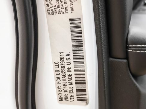 New 2025 Jeep Grand Cherokee Altitude image 9