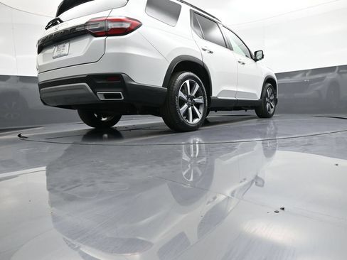 Certified 2024 Honda Pilot Elite image 32