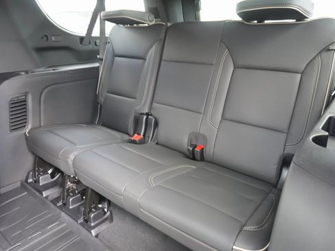 New 2025 Chevrolet Suburban Premier image 37