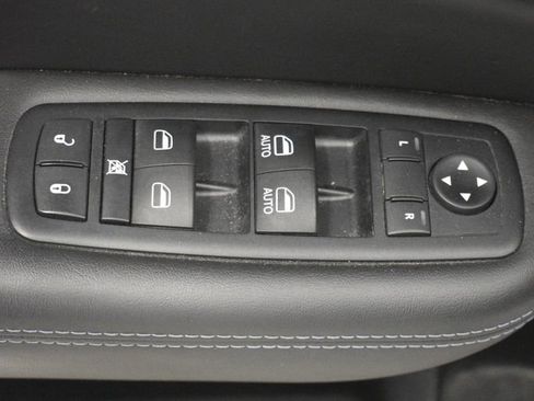 Used 2015 Chrysler 200 S w/ Navigation & Sound Group I image 33