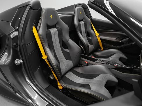 Certified 2022 Ferrari F8 Tributo RWD image 6