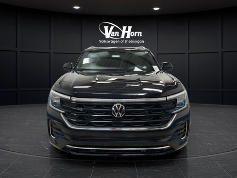 Used 2024 Volkswagen Atlas Cross Sport SEL R-Line AWD/4WD image 2