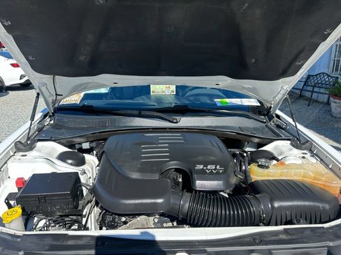 Used 2019 Chrysler 300 Limited RWD image 18