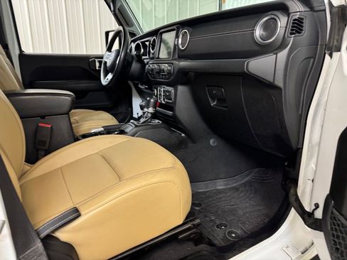 Used 2018 Jeep Wrangler Unlimited Sahara AWD/4WD image 26