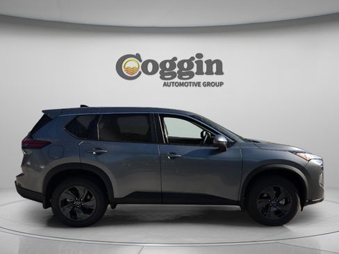 New 2026 Nissan Rogue SV FWD image 6