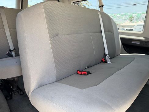 Used 2009 Ford E-350 and Econoline 350 Super Duty Wagon RWD image 29