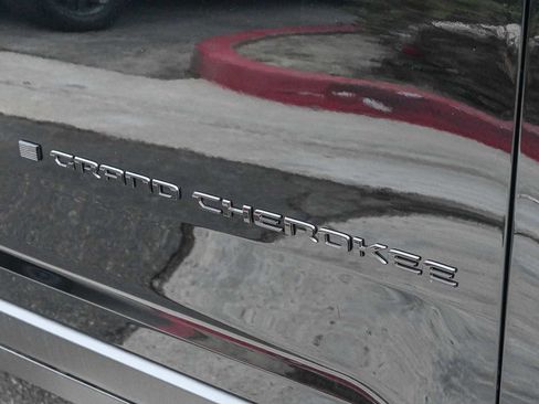 New 2025 Jeep Grand Cherokee Limited image 11