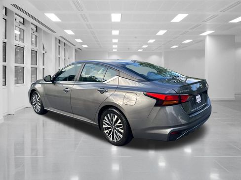 Used 2024 Nissan Altima 2.5 SV FWD image 7