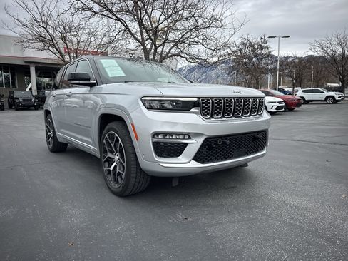 Certified 2022 Jeep Grand Cherokee Summit image 2