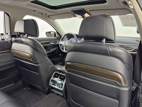 Used 2020 BMW 740i w/ Premium Package image 40