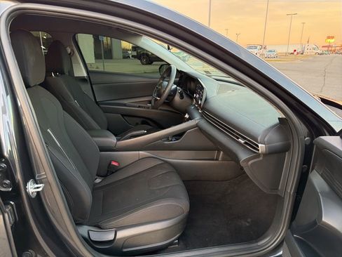 Used 2023 Hyundai Elantra SEL image 19
