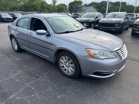 Used 2013 Chrysler 200 LX FWD image 5
