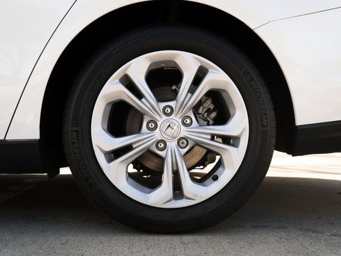 Certified 2025 Honda Accord LX image 15