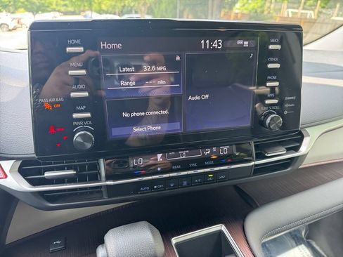 Used 2021 Toyota Sienna LE FWD image 22