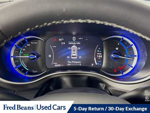 Used 2024 Chrysler Pacifica Limited FWD image 18