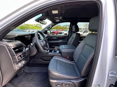Certified 2025 GMC Yukon AT4 w/ AT4 Premium Package AWD/4WD image 18