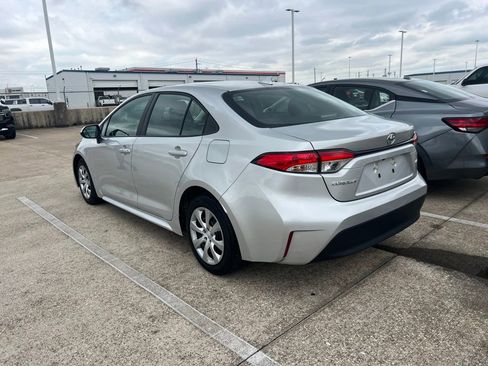 Used 2025 Toyota Corolla LE FWD image 27