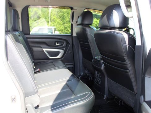 Used 2018 Nissan Titan PRO-4X w/ Pro-4x Convenience Package AWD/4WD image 12