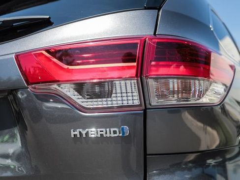 Used 2017 Toyota Highlander Limited Platinum AWD/4WD image 18