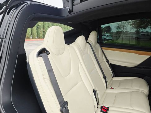 Used 2021 Tesla Model X Performance image 33