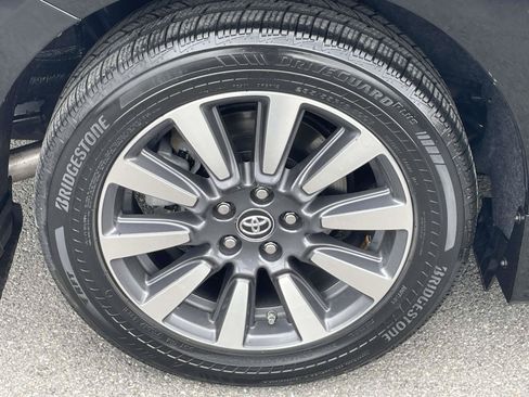 Used 2018 Toyota Sienna XLE w/ XLE Navigation Package AWD/4WD image 11