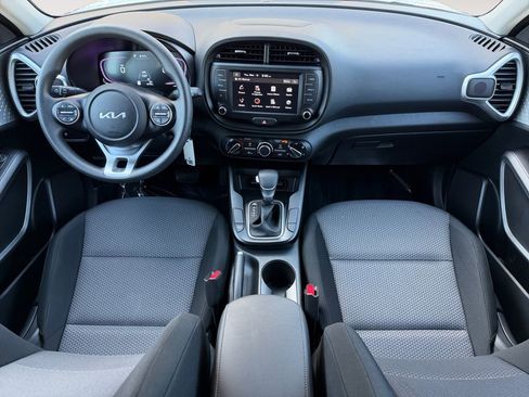 Used 2025 Kia Soul LX w/ LX Technology Package FWD image 15