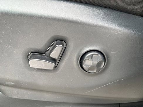 Certified 2024 Chrysler Pacifica Touring-L image 19