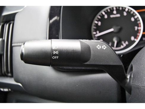 Used 2025 Nissan Pathfinder SL AWD/4WD image 17