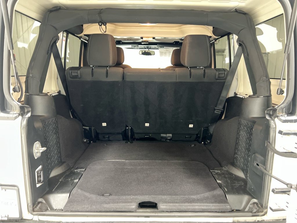 Used 2018 Jeep Wrangler Unlimited Sahara AWD/4WD image 22