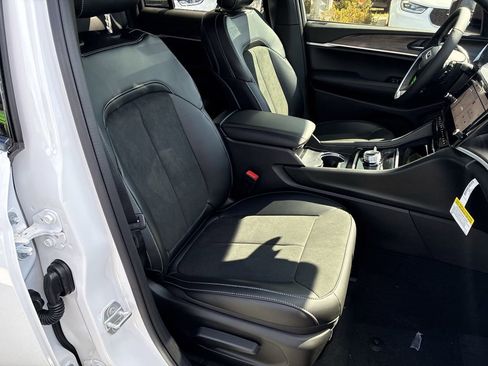 New 2026 Jeep Grand Cherokee Altitude AWD/4WD image 35