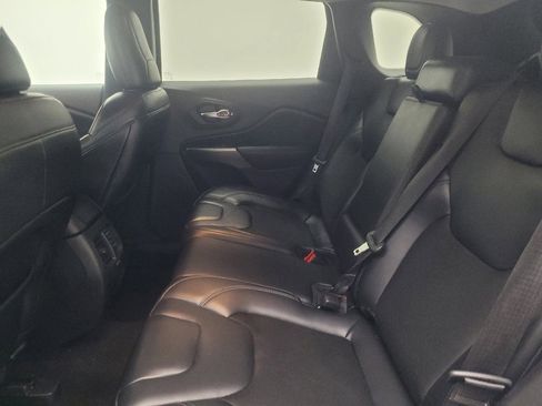 Used 2020 Jeep Cherokee Latitude Plus FWD image 18