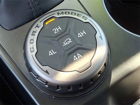 Used 2025 Ford Bronco Badlands image 27