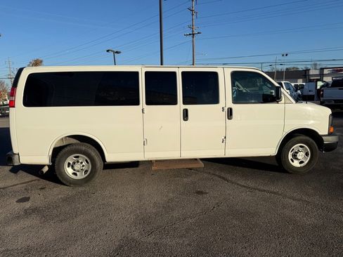 Used 2016 Chevrolet Express 3500 LS image 7
