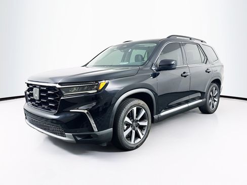 Used 2023 Honda Pilot Touring image 3