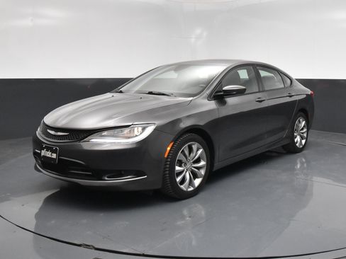 Used 2015 Chrysler 200 S w/ Navigation & Sound Group I image 2