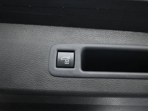 Certified 2025 Toyota Sienna Limited image 24