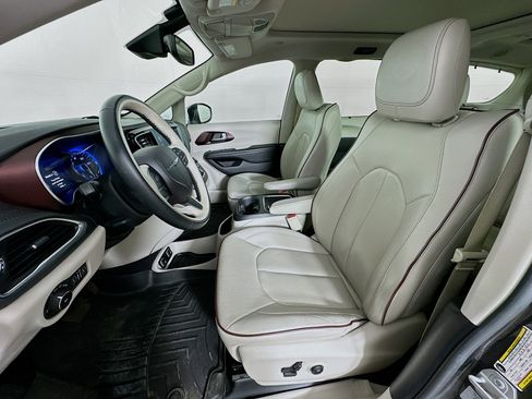 Used 2017 Chrysler Pacifica Limited w/ Advanced Safetytec Group image 13