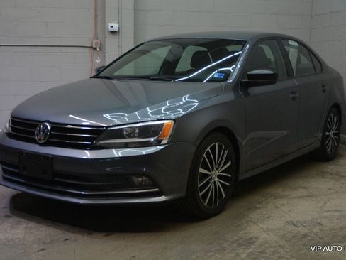 Used 2015 Volkswagen Jetta Sport FWD image 2