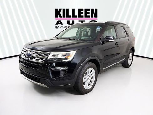 Used 2018 Ford Explorer XLT w/ Equipment Group 202A image 3