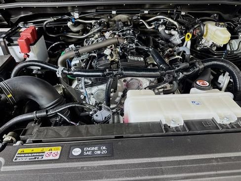 Used 2025 Toyota 4Runner SR5 AWD/4WD image 31