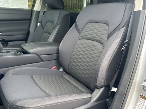 New 2025 Nissan Pathfinder SV w/ Black Appearance Package image 16