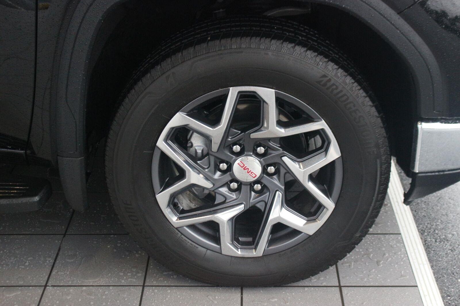 Used 2026 GMC Sierra 1500 SLT w/ SLT Premium Package RWD image 30