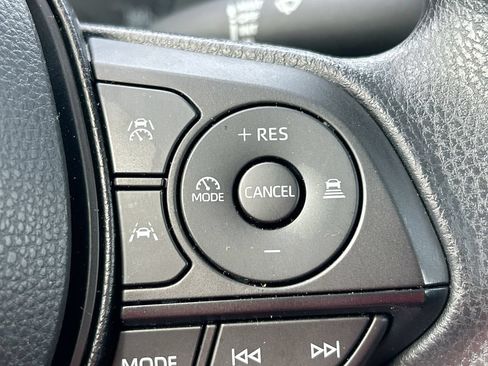 Used 2025 Toyota Corolla LE FWD image 17