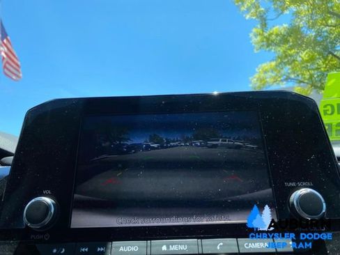 Used 2024 Nissan Pathfinder SV AWD/4WD image 48