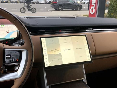 New 2026 Land Rover Range Rover Long Wheelbase SE image 6