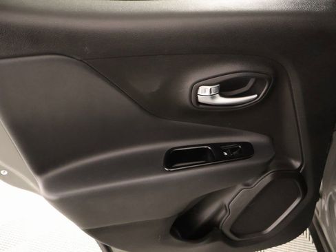 Used 2022 Jeep Renegade Latitude image 17