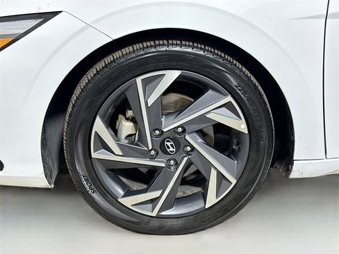 Used 2024 Hyundai Elantra Limited image 31