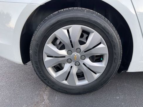 Used 2016 Chevrolet Cruze LT image 9