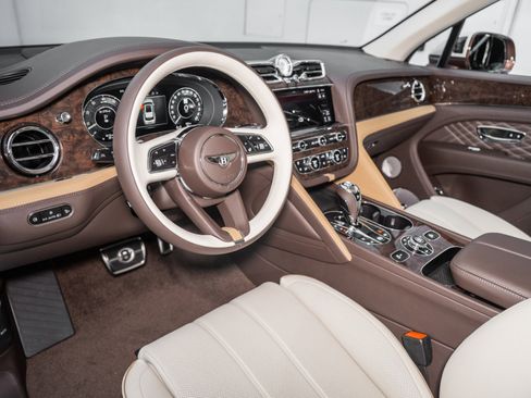 Used 2025 Bentley Bentayga Extended Wheelbase image 20