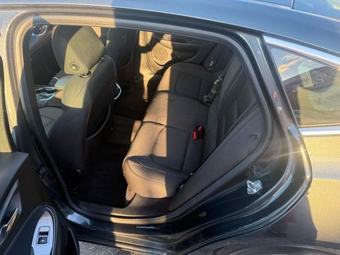 Used 2018 Chevrolet Malibu LT FWD image 9